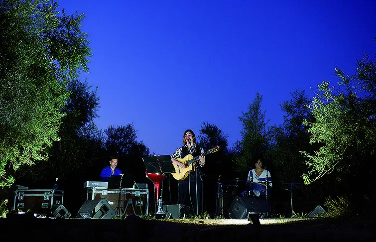 Comes Loves-Arriba l'Amor, de la cantautora Sílvia Comes, clou Oleaterra