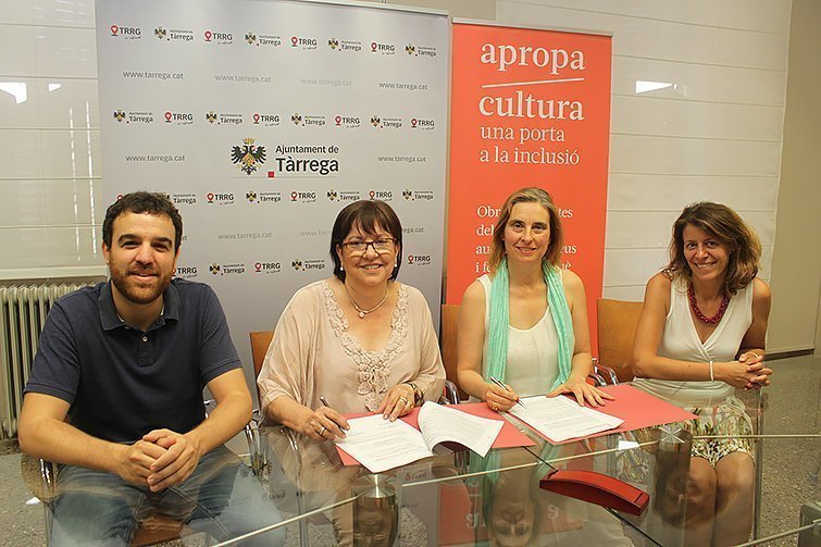Signatura de l'acord entre l'Ajuntament de Tàrrega i Apropa Cultura 1