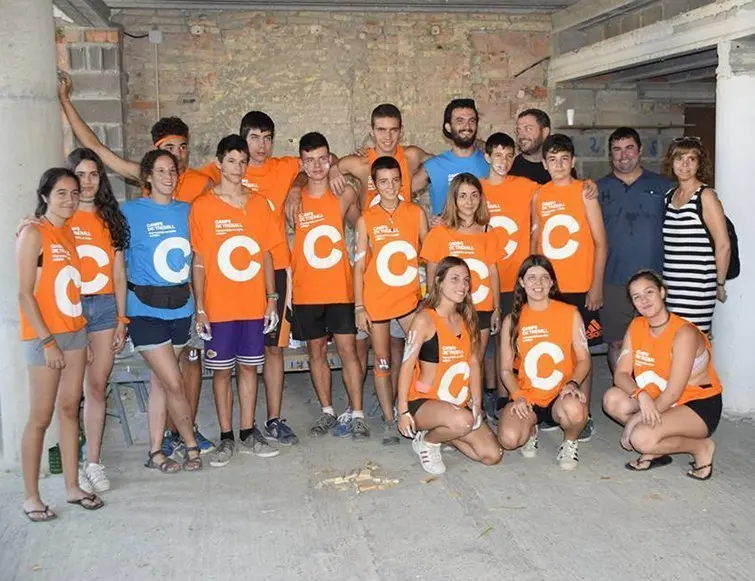 El grup de voluntaris que participen en el camp de treball de Linyola