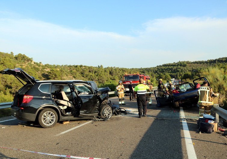 Imatges dels vehicles implicats en l&#39;accident múltiple a Maials
