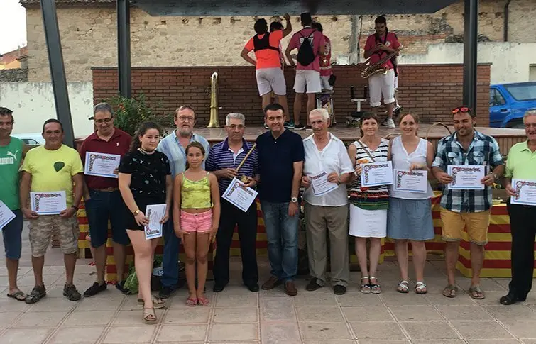 L'alcalde Melcior Claramunt amb els participants en la trobada