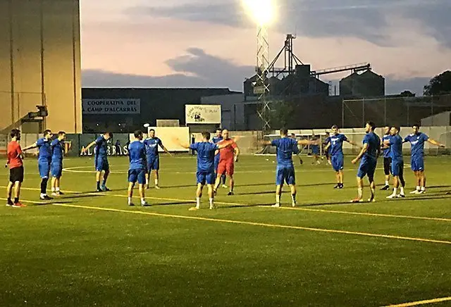 Primer entrenament en el camp municipal d'Alcarràs 1