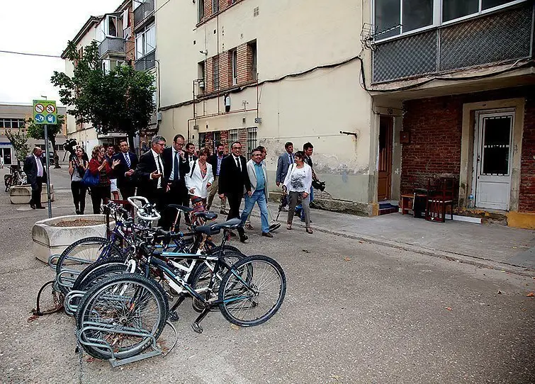 Visita de Meritxell Borràs i Josep Rull als blocs Sant Isidori de Mollerussa