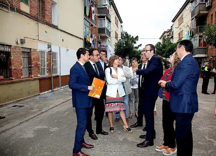 Marc Solsona explica als consellers la situació dels blocs Sant Isidori