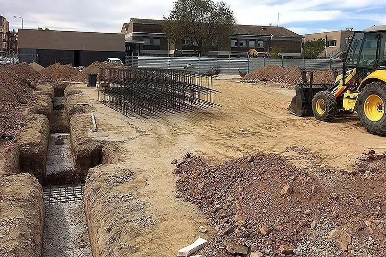 L'Ajuntament de Tàrrega inicia les obres de construcció del gimnàs de l’escola Àngel Guimerà interior