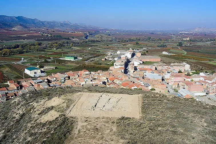 Curs d'arqueologia a La Granja d'Escarp interiro