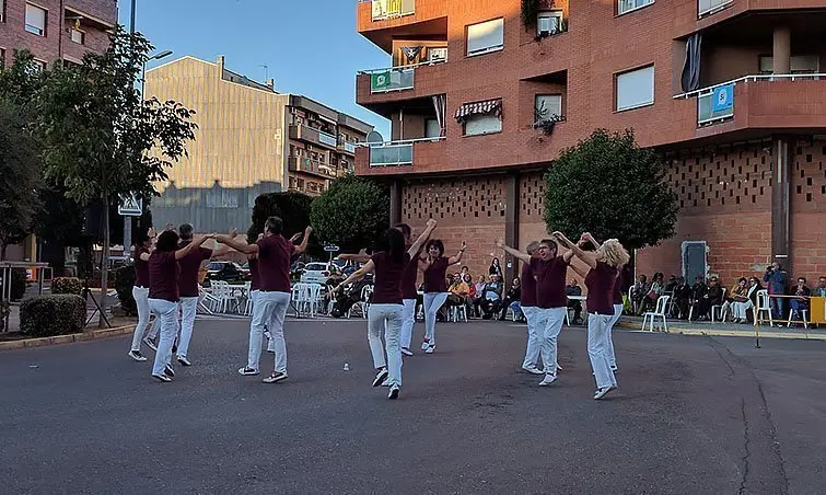 Estrena de la sardana “Amics Abans i Ara” en la ballada en commemoració al Monument a la Sardana 1 inteiror