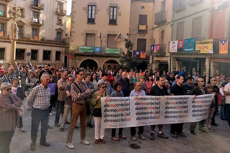 Ciutadania congregada a la Plaça Major