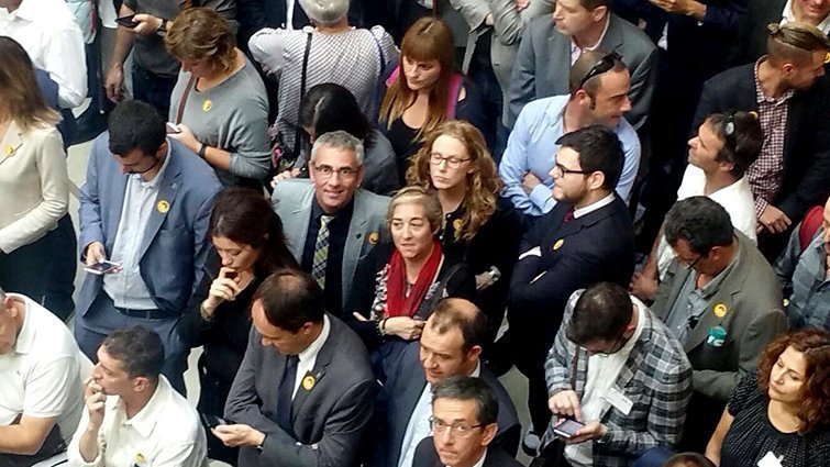 Els alcaldes i alcaldeses de lleida participen en l'acte de proclamació de la República Catalana
