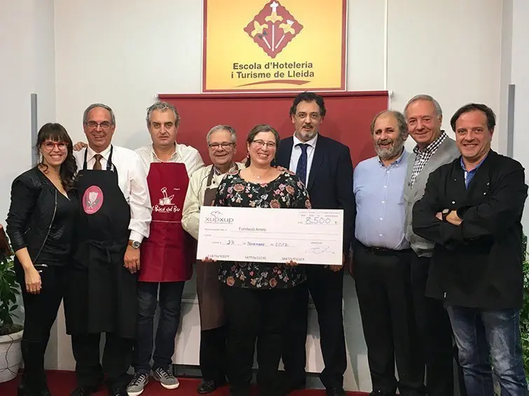 Lliurament de la recaptació del Xup Xup Solidari a l&#39;entitat Arrels Sant Ignasi