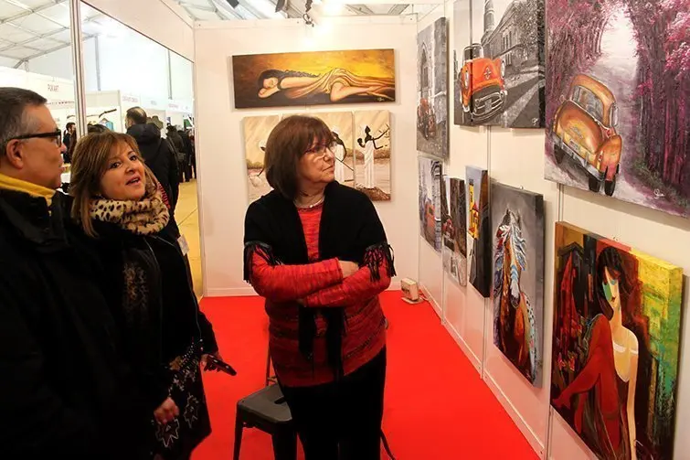 L’alcaldessa Rosa Maria Perelló i el regidor de Promoció Econòmica, Carles Pascual, han visitat els estands de la 19a Fira d’Artistes (2)