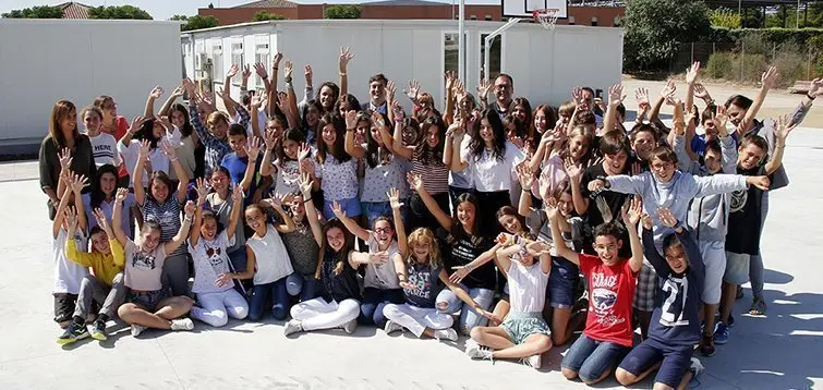 Els alumnes de l'escola Doctor Serés d'Alpicat a la presentació de l'acte.