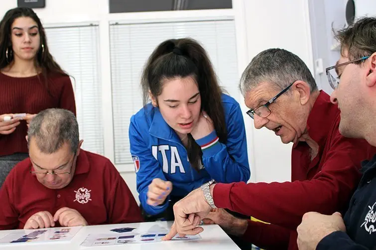 Els alumnes de l'INS Mollerussa treballen amb els usuaris d'ACUDAM