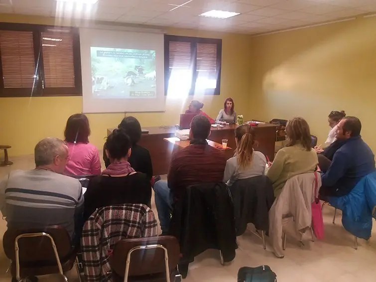 Bàrbara Celada i Anna Carbonell en  la Jornada de protecció i dret animal al Poal Interior