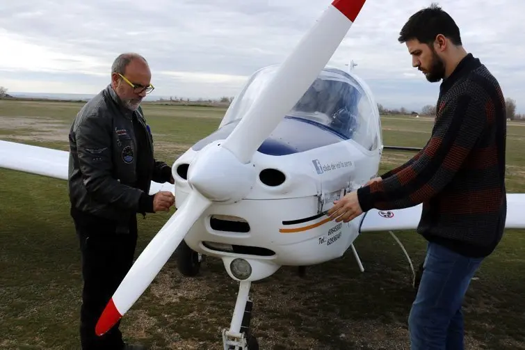 L'instructor i responsable del Club de vol Jimmy Capell