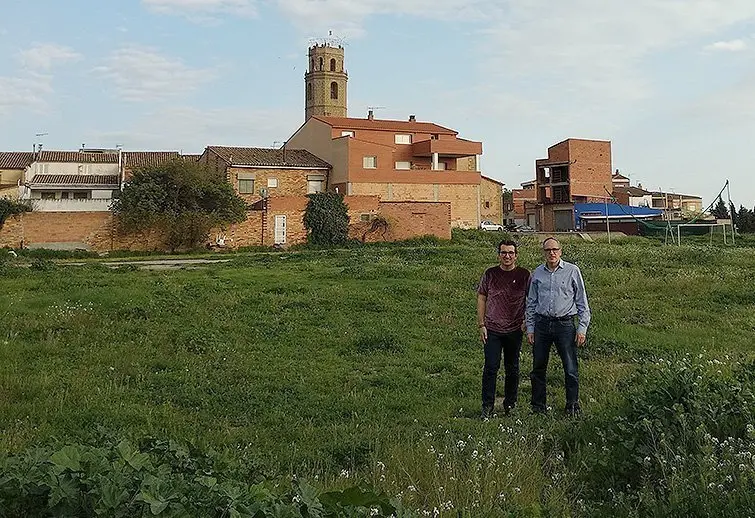 L'alcalde Manel Català visita el solar en el qual està previst construir el Poliesportiu 1