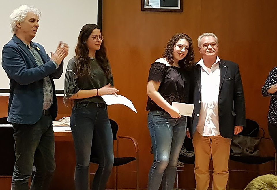 Bernat Huguet el primer per l'esquerra amb les finalistes del premi juvenil i Nacho Piñero, Centre Interpretació de la Guerra Civil.