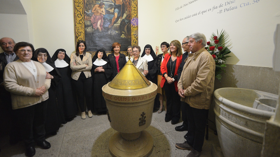 l'església d'Aitona amb la pila baptismal original