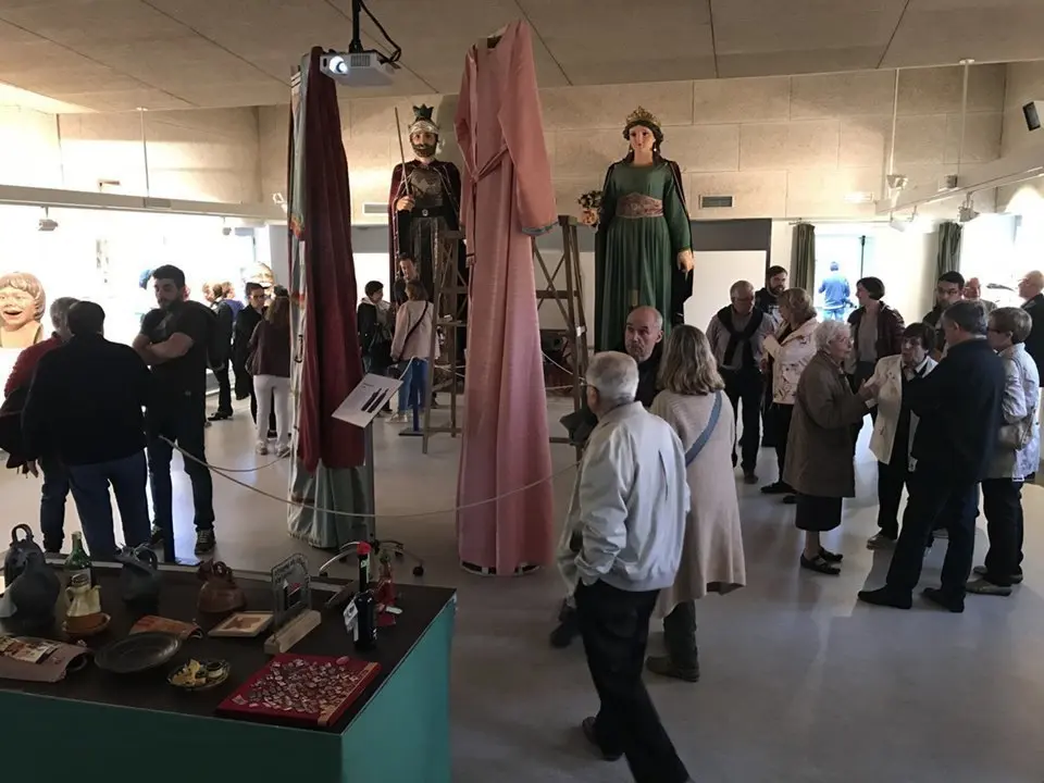 Acte inaugural de l'exposició temàtica 65 anys gegants a la sala Maria Lois2