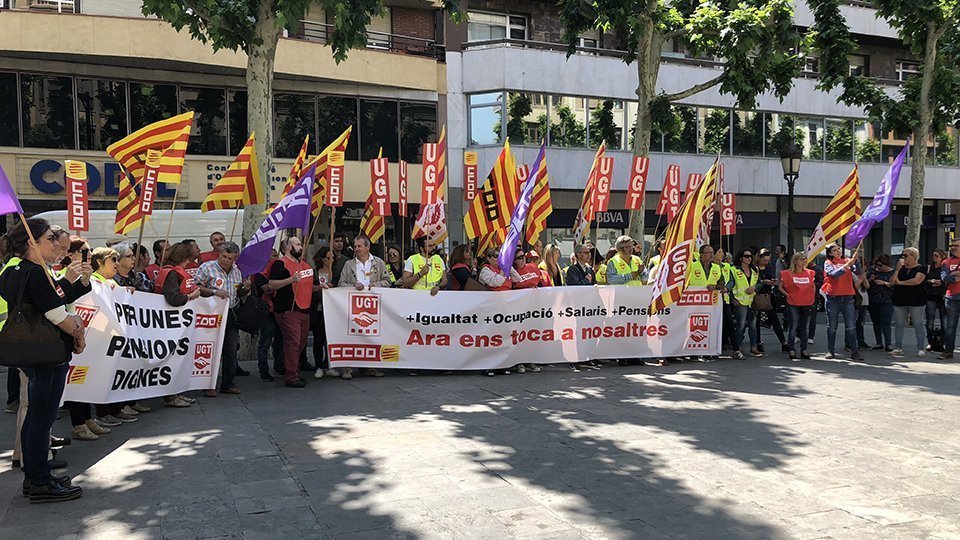 Manifestants CCOO i UGT Lleida
