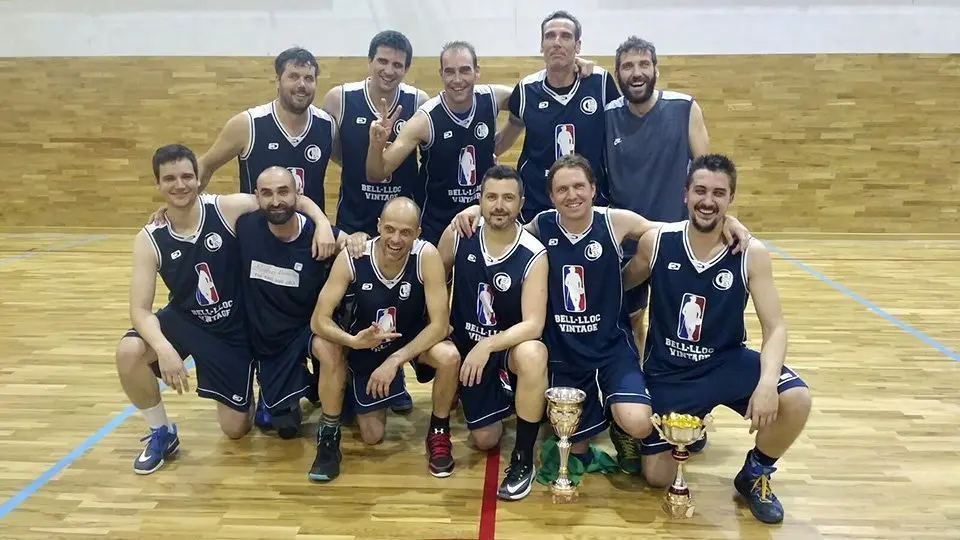 L'equip de bàsquet Bell-lloc Vintage campió del Torneig Federació