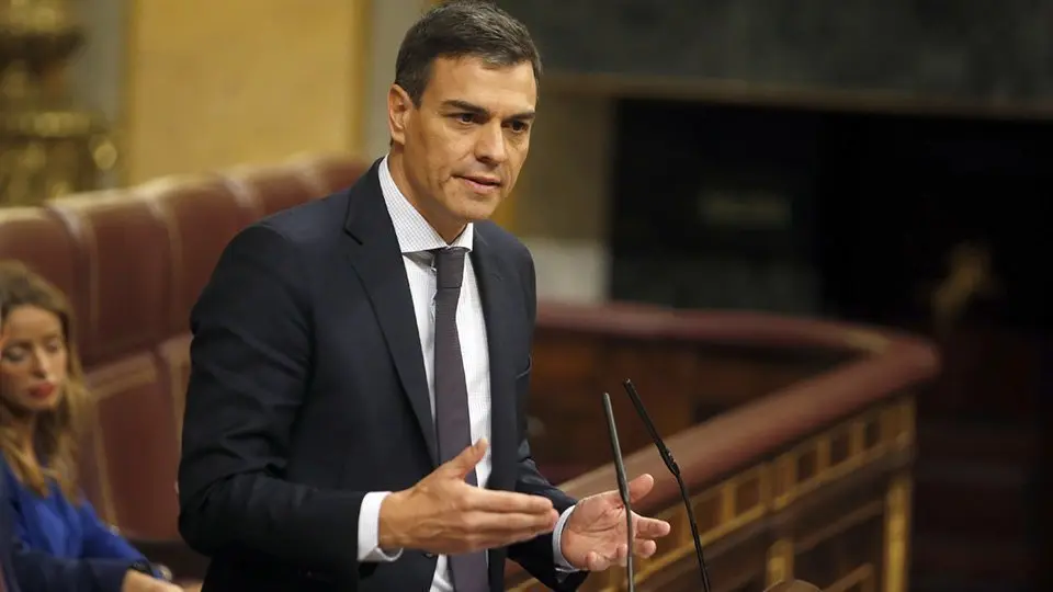 El secretari general del PSOE, Pedro Sánchez, des de la tribuna d'oradors del Congrés dels Diputats abans de la votació de la moció de cesura que l'ha convertit en president del govern espanyol, l'1 de juny del 2018. (HORITZONTAL)