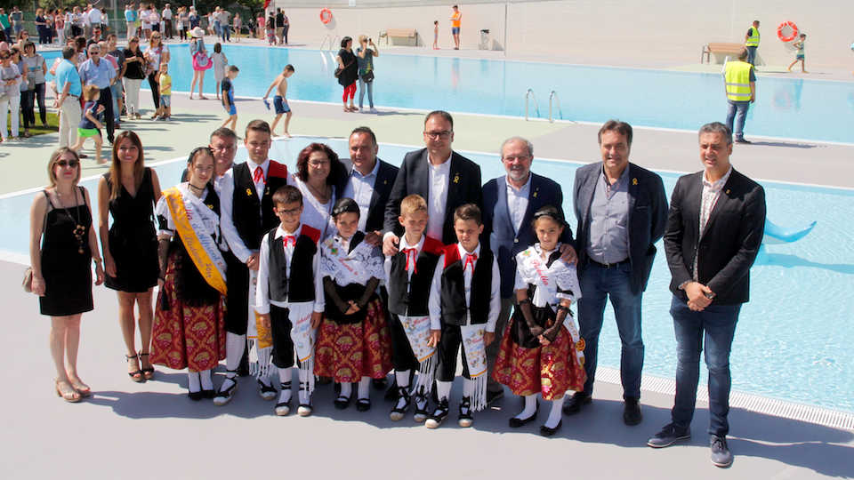 Imatge de l'acte d'inauguració de les noves piscines municipals d'Alpicat