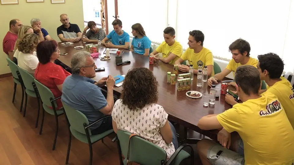 Recepció als alumnes de l'INS Josep Vallverdú com a guanyadors del premi mschools3