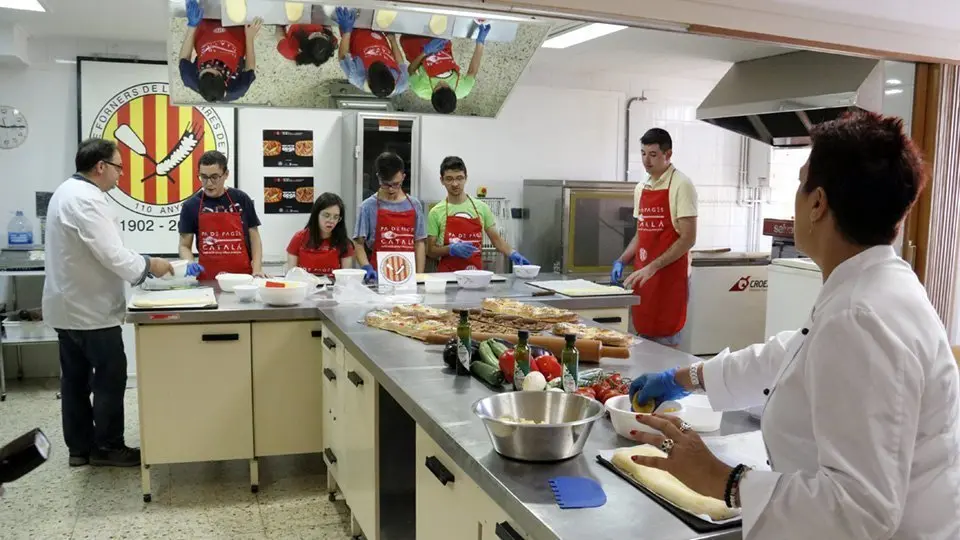 Joves amb Síndrome de Down, participant al taller del gremi de forners de Lleida