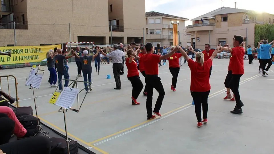 Ballades dels participants en la Trobada d&#39;Adults del Saltem i Ballem