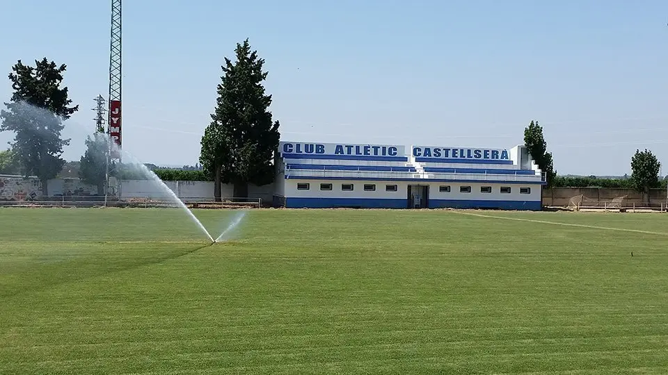 Imatge del nou sistema de reg del camp de futbol de Castellserà