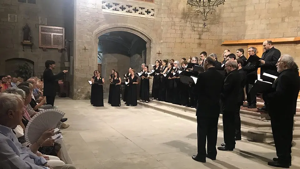 Imatge de la Coral Sant Jordi inaugurant la setena edició del cicle Juliol de Música i Poesia del 2018 2