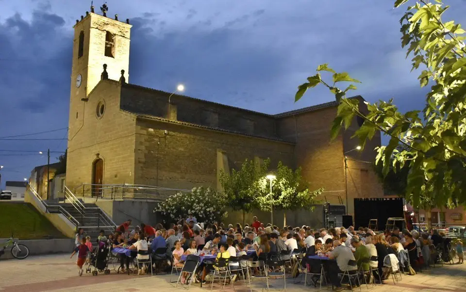 El veïnat de Sidamon es reuneix a la plaça de l&#39;Església