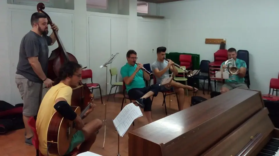 Assaig de la nova formació musical Quintet de Cobla