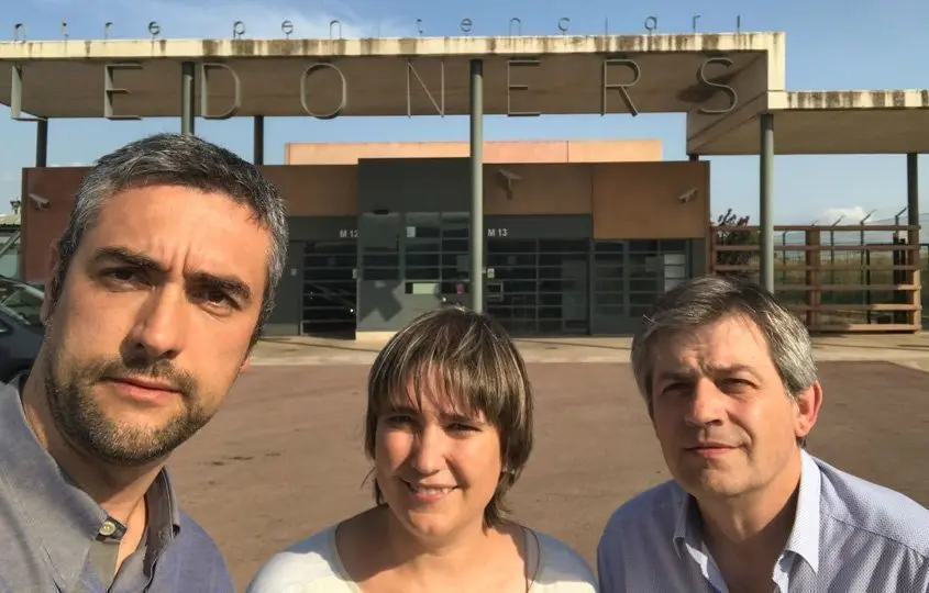 Solé, Fornells i Rodríguez en l'entrada de Lledoners