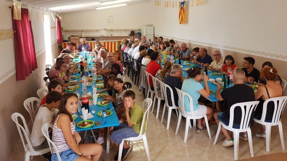 Els veïns de Concabella es reuneixen en el dinar de germanor