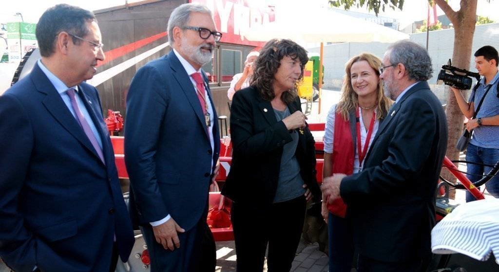 La consellera d'Agricultura, Teresa Jordà, visitant la 64a Fira de Sant Miquel de Lleida, el 27 de setembre del 2018. (Horitzontal)