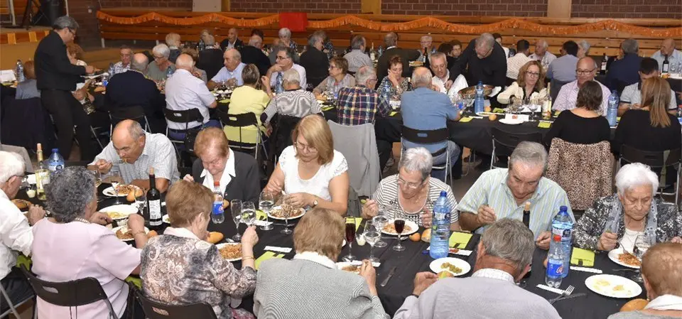 Dinar de germanor en el decurs e la Festa de la Gent Gran de Sidamon