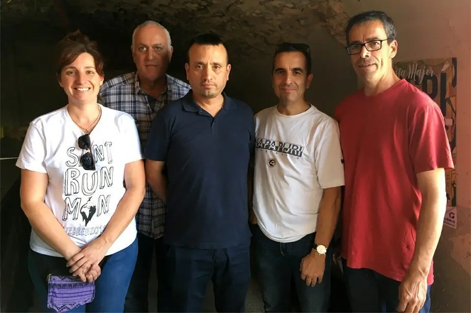 L'alcalde amb els representants de  l'associació de veïns i veïnes de Gospi