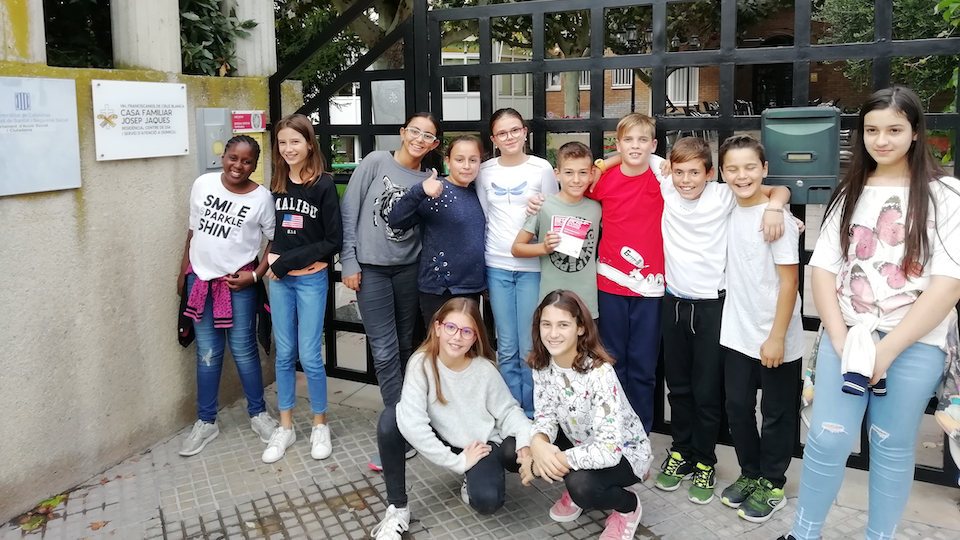 El grup d&#39;alumnes de 6è que participa en el projecte &#39;Grans i petits aprenem junts&#39;