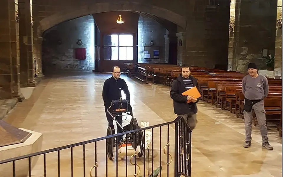 Treballs de geolocalització a l'esglèsia de Santa Maria de Linyola 1