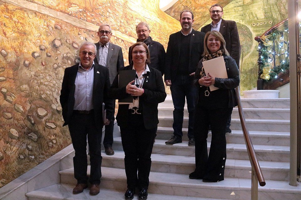 Pla sencer de la presidenta de la Diputació de Lleida, Rosa Maria Perelló, acompanyada dels membres de l'equip de govern de la institució, el 17 de desembre del 2018. (Horitzontal)