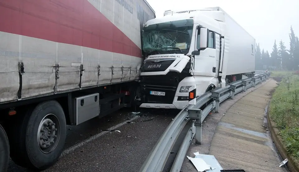 Els dos camions que han xocat a l&#39;N-240, a la sortida de la ciutat de Lleida