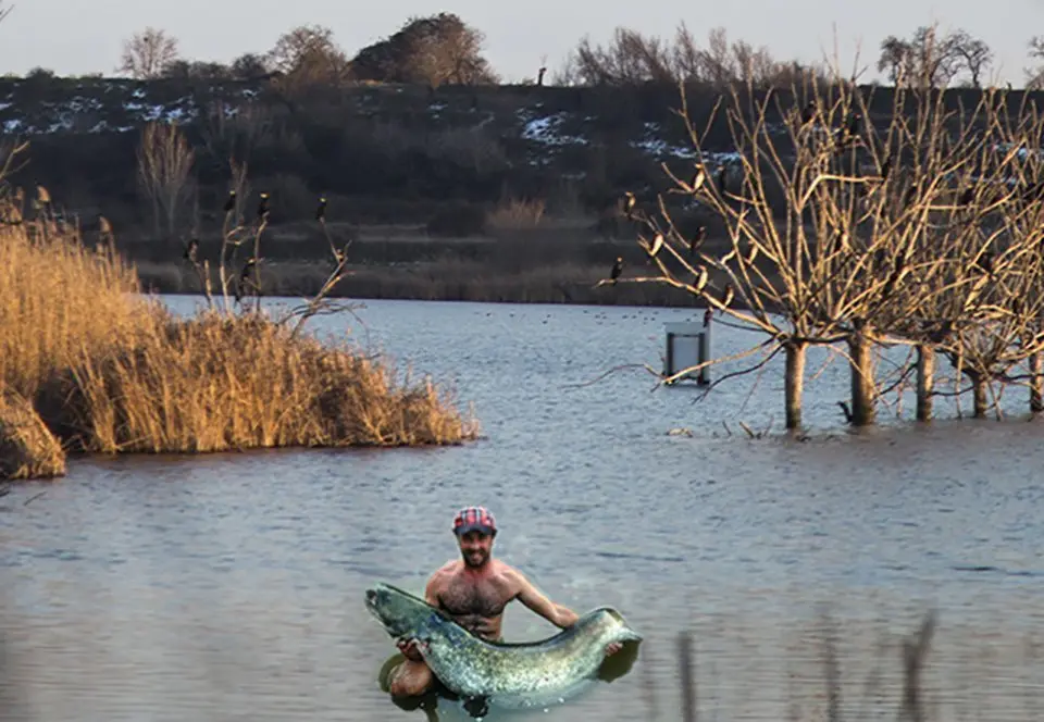 El veí de Barbens M.G va ser el pescador que va treure el sirul de l'aigua 1