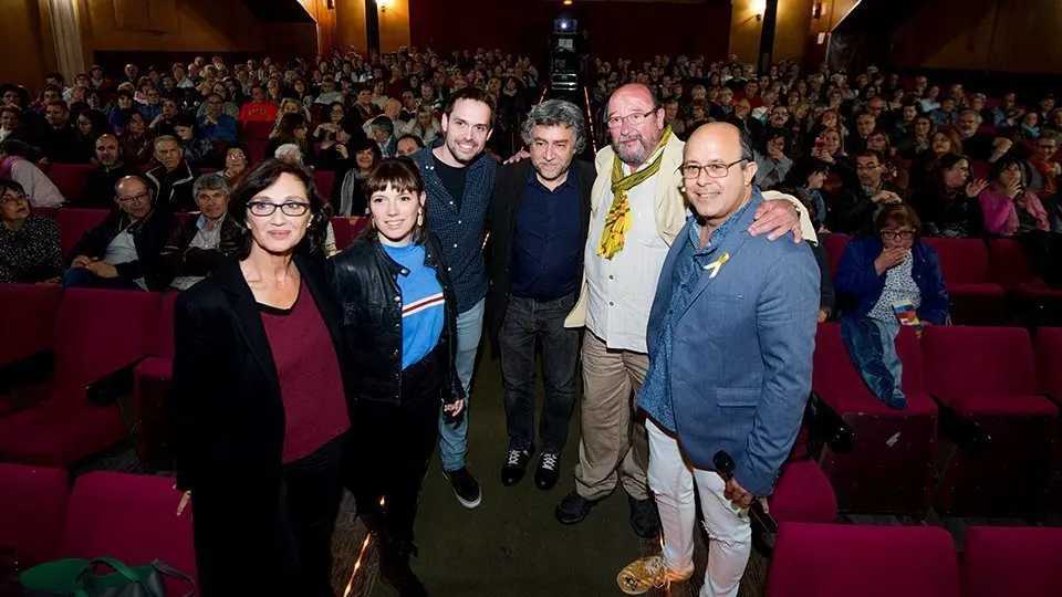 Ramon Royes, amb la directora Sílvia Munt i l'equip de Vida Privada