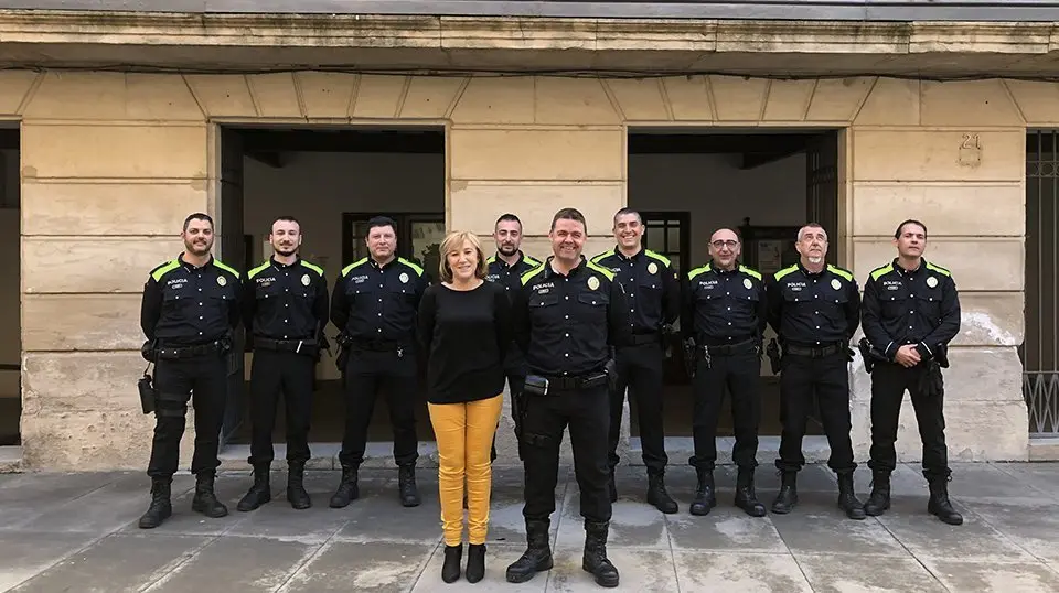 Els agents de la Policia Local de les Borges amb el nou uniforme.