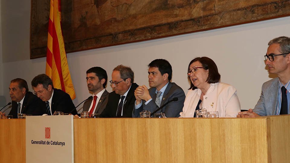 Imatge de l&#39;acte celebrat al Palau de la Generalitat, en què es va signar el Compromís Nacional La Diputació de Lleida se suma al Compromís Nacional pel desplegament de fibra òptica.
