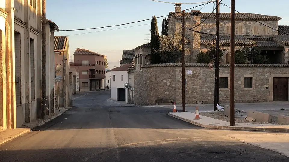 Imatge de la pavimentació de l'entrada a Bellvís des de Bell-Lloc