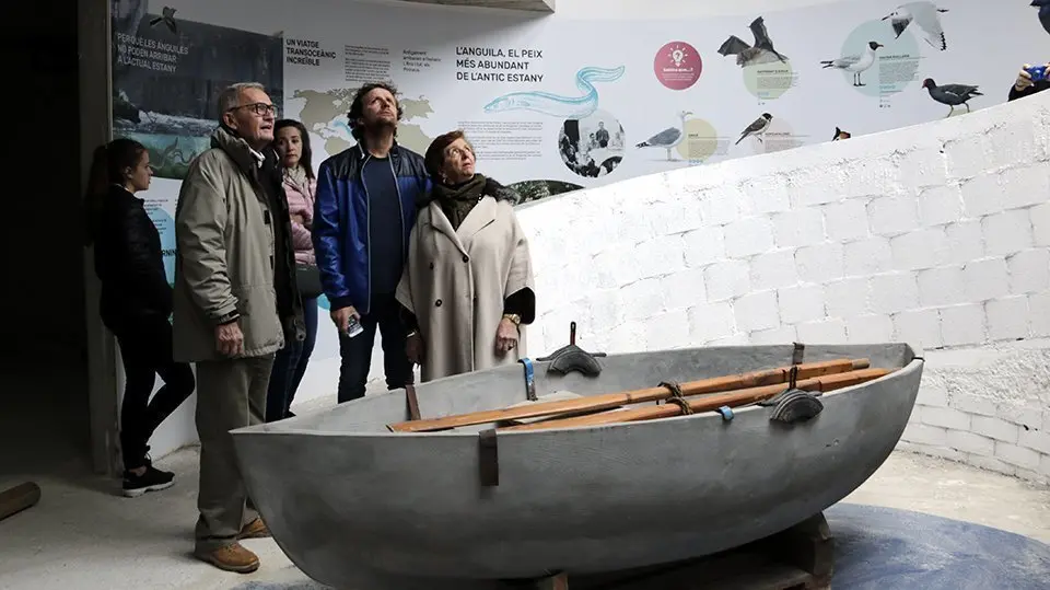 Visitants a la nova museïtzació que ha estrenat Cal Sinén