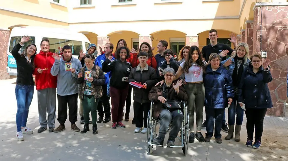 Alumnes de l'INS Mollerussa amb usuaris d'ACUDAM